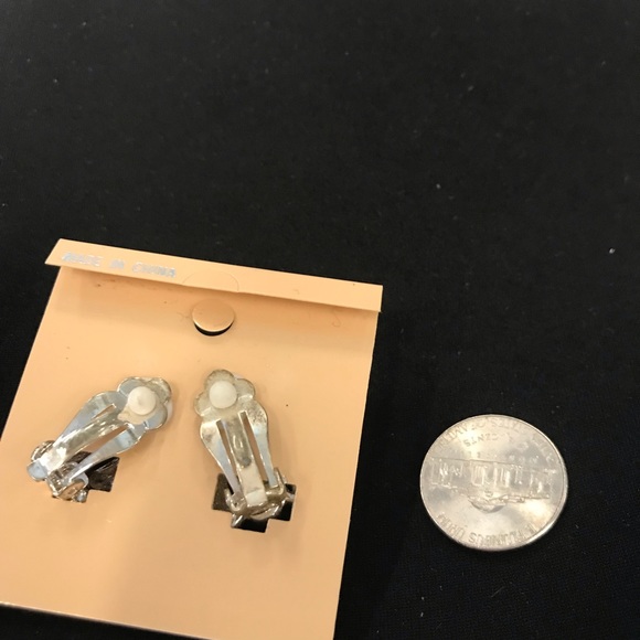 Earrings - Picture 2 of 3